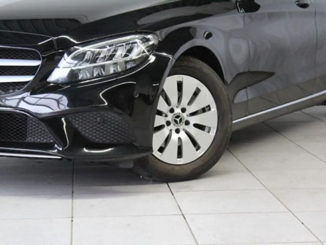 Mercedes-Benz C 200 C 200 d Sedan