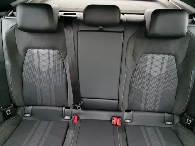 Volkswagen Golf 1.5 eTSI R-Line