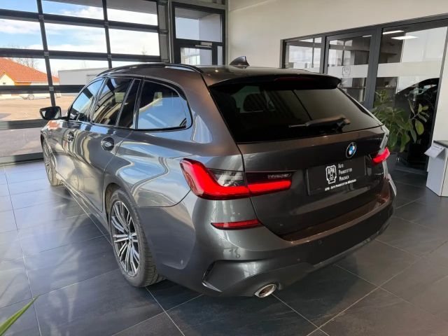 BMW 330 330e M-Sport xDrive
