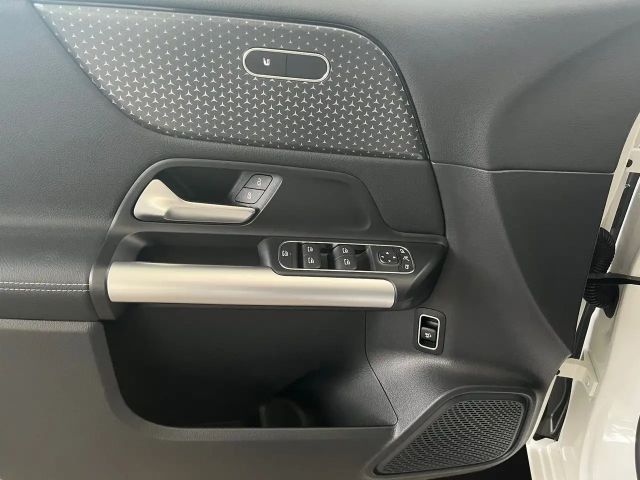 Mercedes-Benz B 200 Progressive Sedan