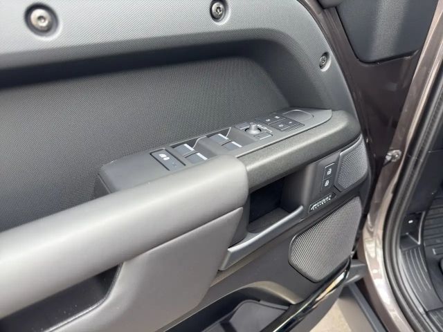 Land Rover Defender 110