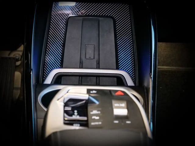 BMW X1 xDrive30e xLine Aut Nav HuD LED AHK Komfzg