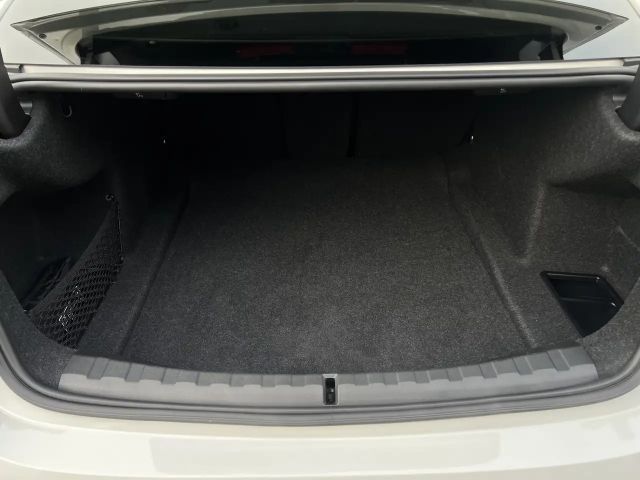 BMW 320 320i M-Sport Sedan