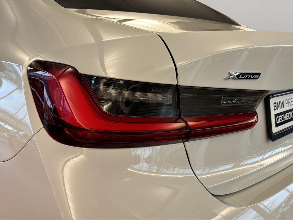 BMW 330 330e Sedan xDrive