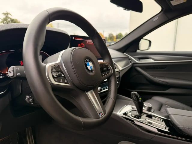 BMW 530 530d M-Sport Touring xDrive