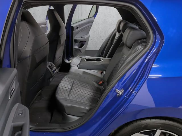 Volkswagen Golf 1.5 TSI Plus R-Line