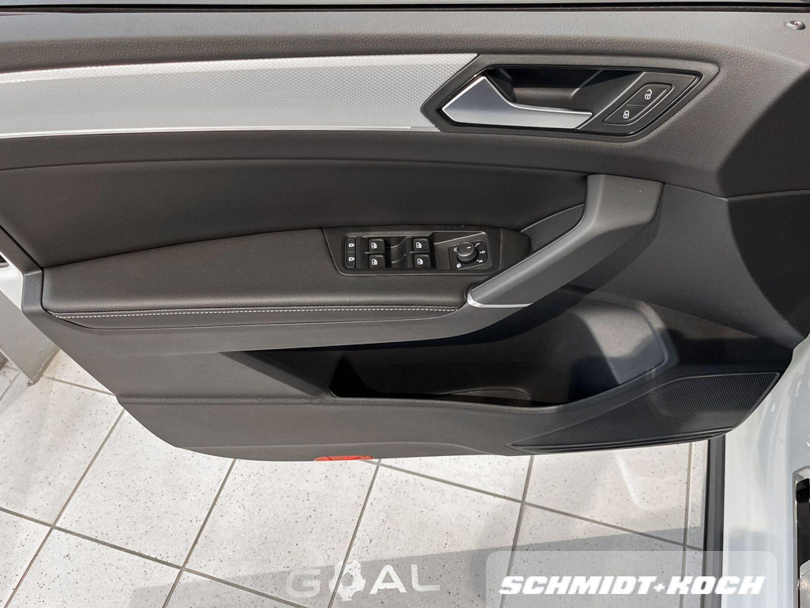 Volkswagen Touran 1.5 TSI DSG R-Line