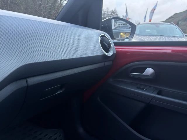 Volkswagen up! Active