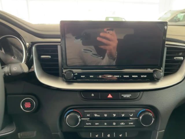 Kia Ceed CEED Ultimate Edition 1.5T LED+Kamera+Navi