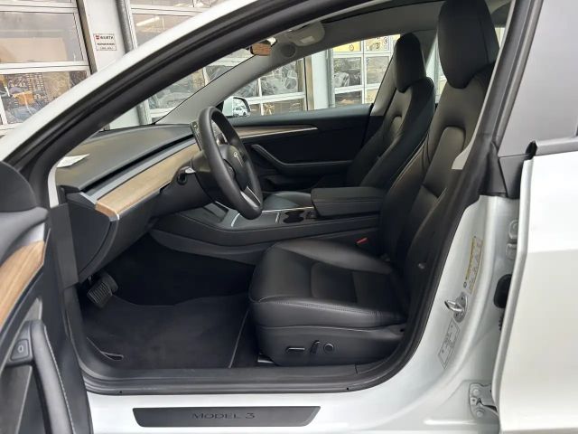 Tesla Model 3 RWD