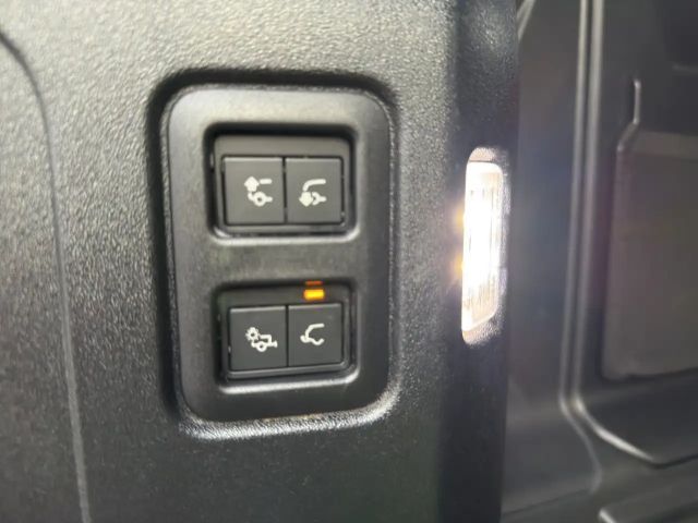 Land Rover Defender 110 Dynamic SE