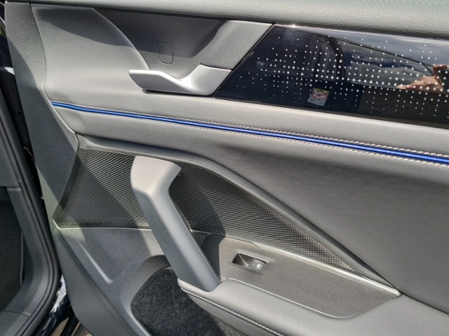 Volkswagen Tiguan 2..0 TDI DSG R-Line+BLACKSTYLE+AHK+STANDHEIZ+WR+NAVI+MATRIX