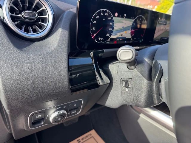 Mercedes-Benz B 180 Sedan