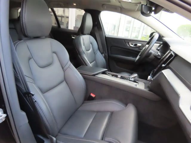 Volvo V60 Cross Country Pro