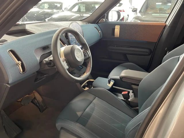 MINI Cooper Countryman C Favoured Trim Paket XL / 19 Zoll