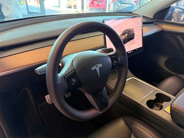 Tesla Model Y AWD Performance
