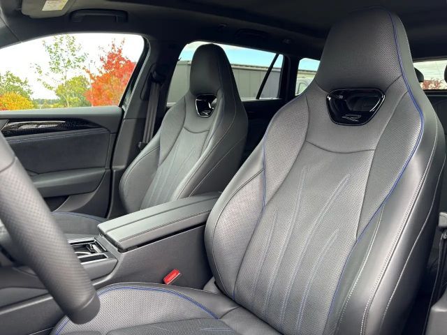 Volkswagen Passat R-Line eHybrid