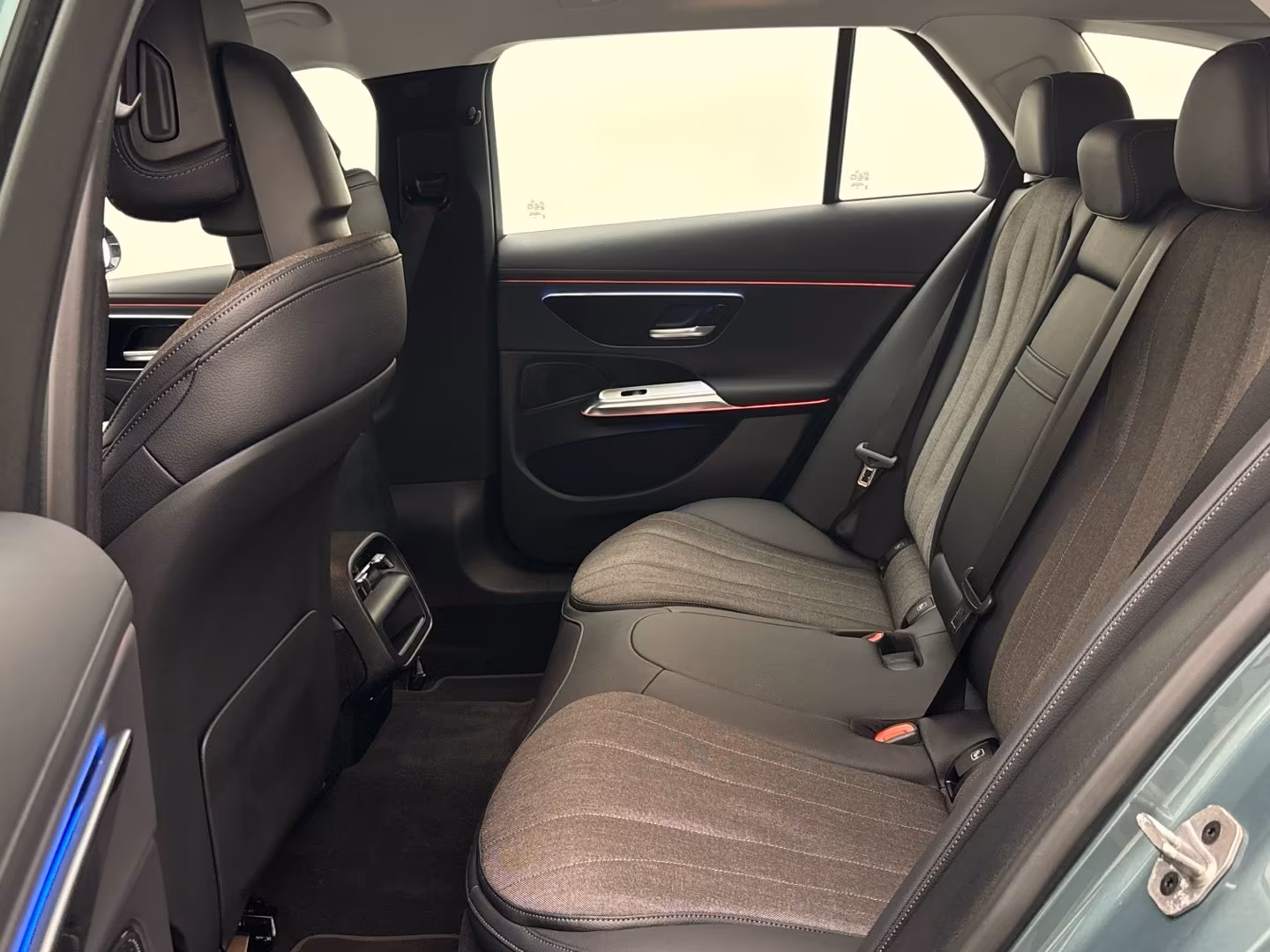 Mercedes-Benz E 220 AVANTGARDE E 220 d Estate