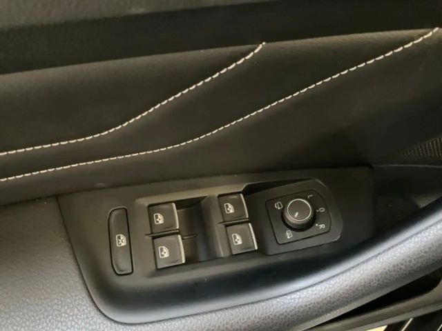 Volkswagen Passat 1.5 TSI Elegance Elegance