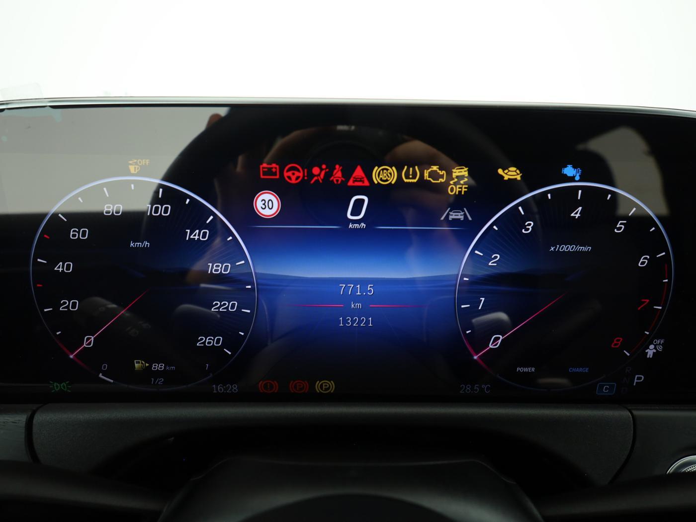 Mercedes-Benz E 200 AVANTGARDE Premium Sedan