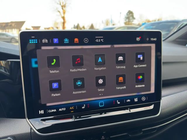 Volkswagen Golf 1.5 eTSI DSG R-Line Variant