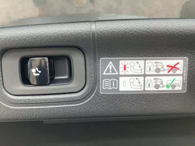 Mercedes-Benz C 300 4MATIC Sedan