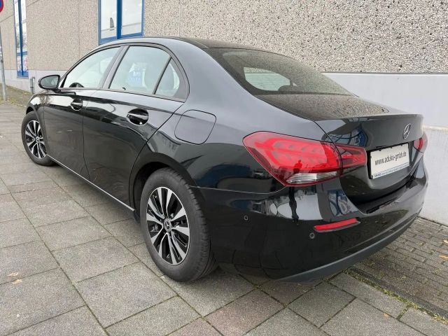 Mercedes-Benz A 180 A 180 d