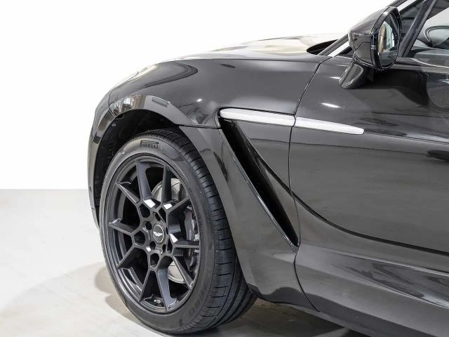 Aston Martin DBX -Minotaur Green-