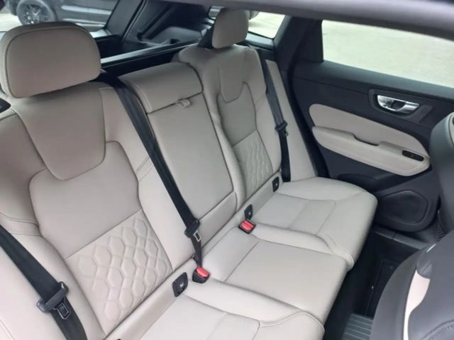 Volvo XC60 AWD Plus T6