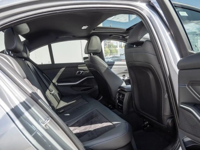 BMW 320 320i M-Sport Sedan