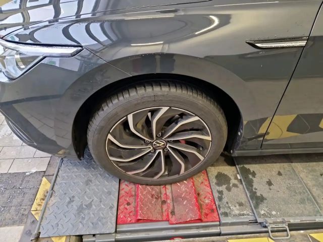 Volkswagen Golf 2.0 TSI Golf VIII Style