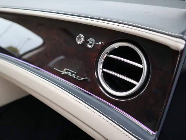 Bentley Flying Spur Hybrid V8