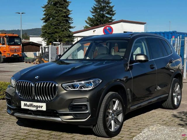 BMW X5 x40i IntAktLenk.PanoD.SurView.ACC Laser 20" HUD