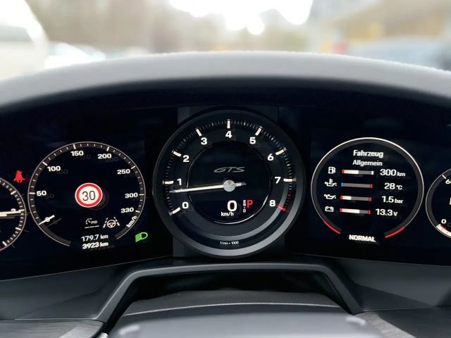 Porsche 992 4 Cabrio GTS Targa