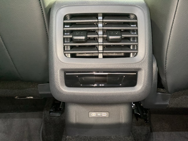 Volkswagen T-Roc 1.5 eTSI DSG IQ.Drive R-Line