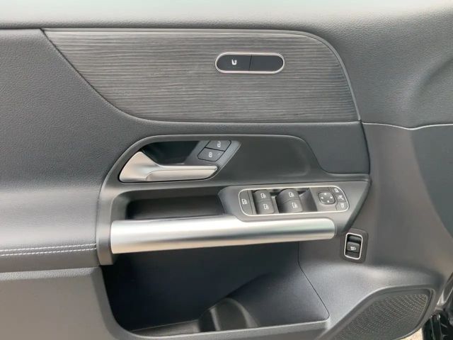 Mercedes-Benz B 220 4MATIC Progressive Sedan