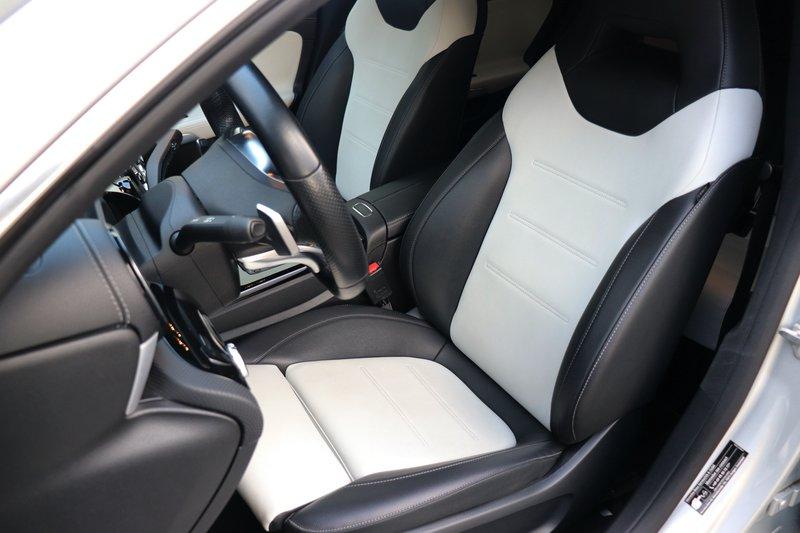 Mercedes-Benz CLA 200 AMG Line Sedan