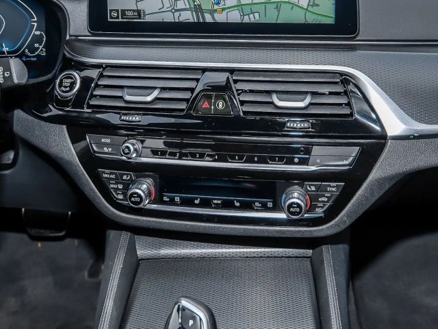 BMW 530 530e M-Sport Touring xDrive
