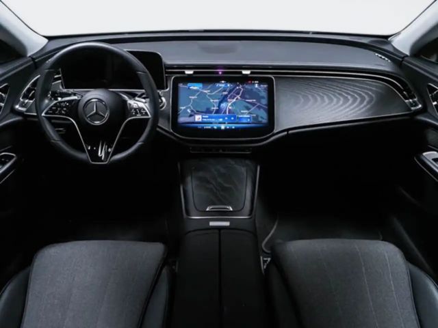 Mercedes-Benz E 200 Sedan