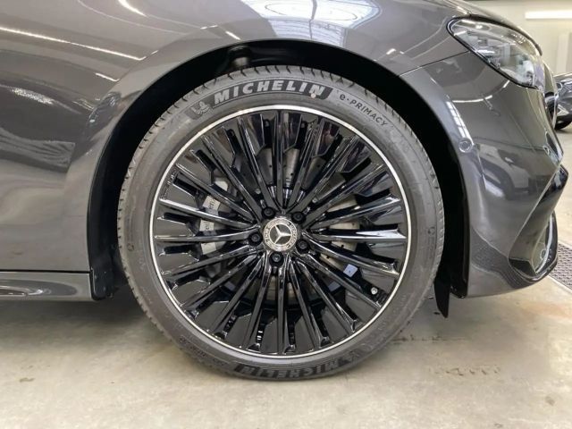 Mercedes-Benz E 200 AMG Line Sedan