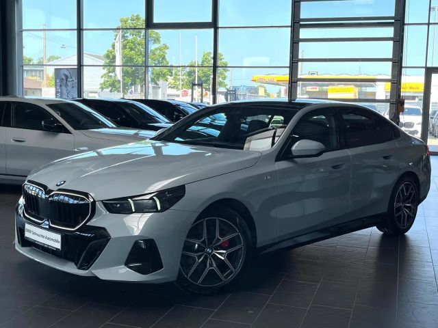 BMW 520 520d M-Sport Sedan