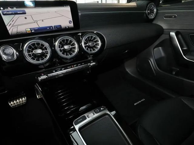 Mercedes-Benz CLA 200 AMG Line Coupé