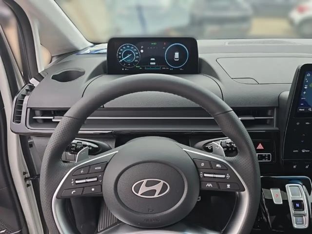 Hyundai Staria Signature
