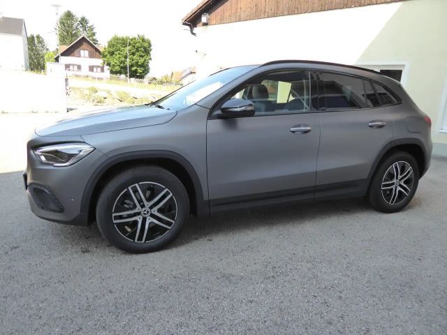 Mercedes-Benz GLA 200 4Matic, AHV,Multibeam,Acc ,Winterp.Matt