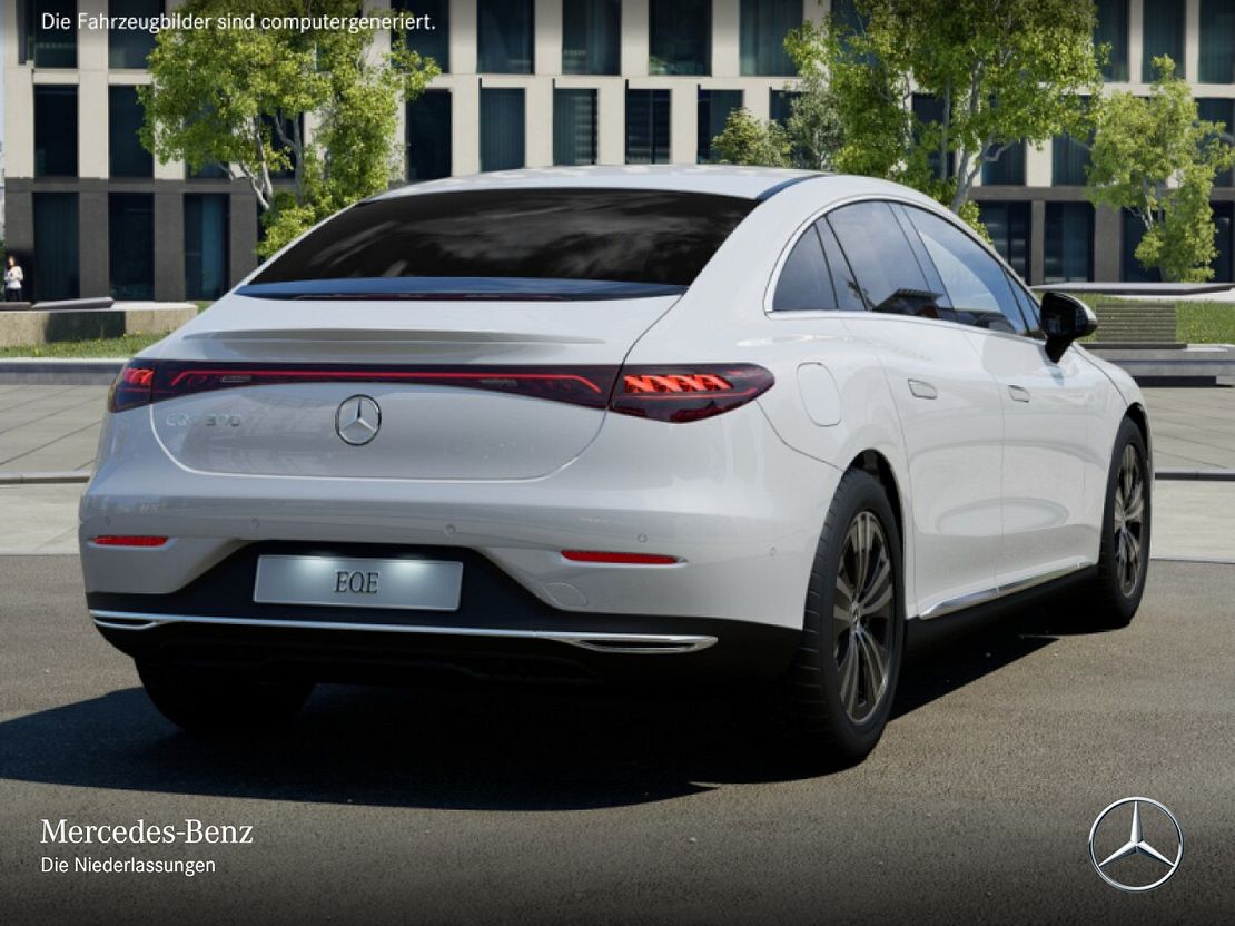 Mercedes-Benz EQE 300 Sedan