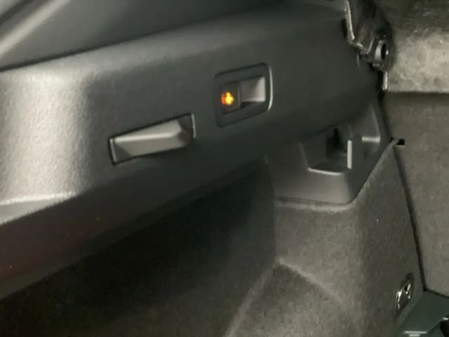 Volkswagen T-Roc 1.5 eTSI DSG R-Line