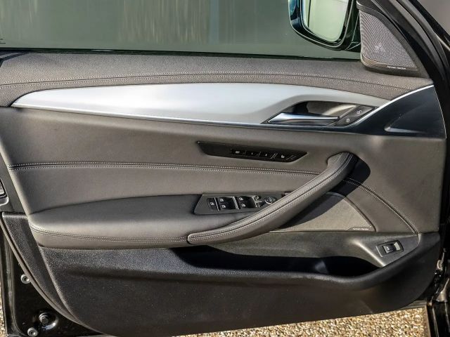 BMW 520 520d M-Sport Touring xDrive