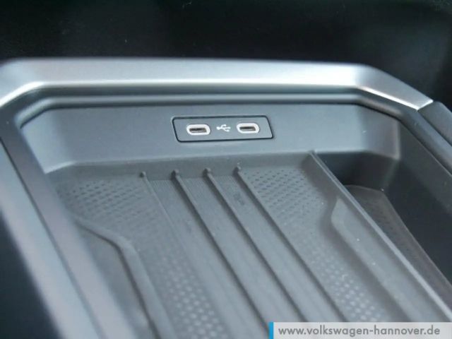 Volkswagen T-Roc 1.5 eTSI DSG IQ.Drive R-Line