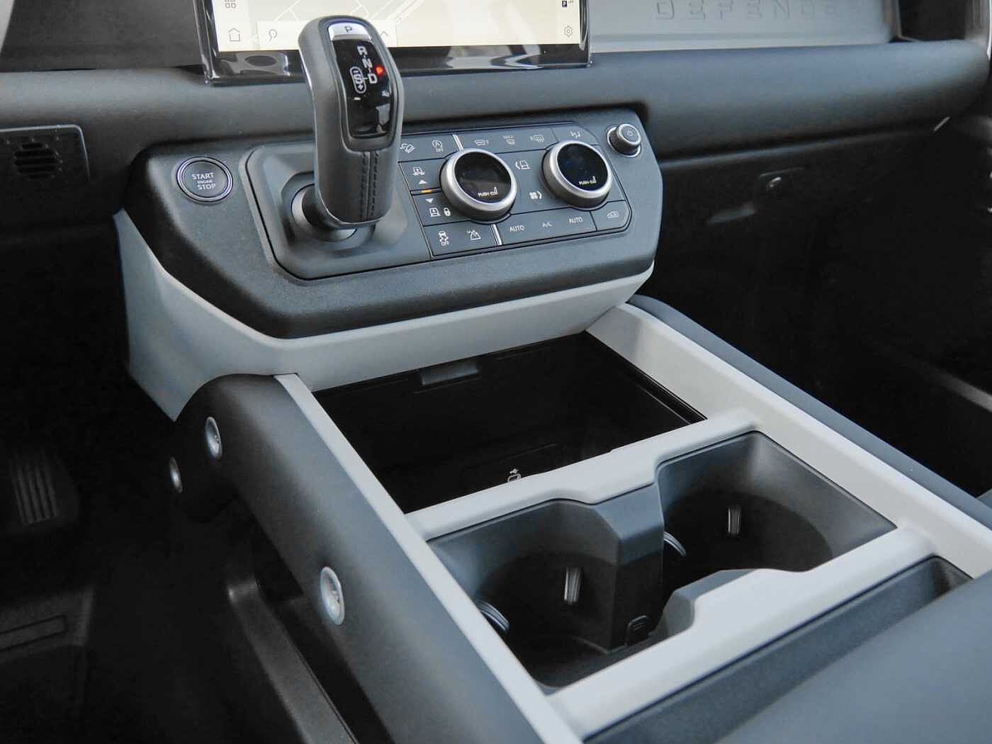 Land Rover Defender 110 Dynamic SE