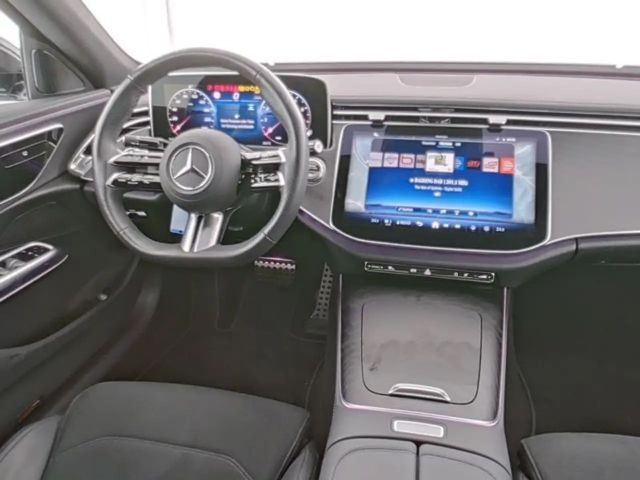 Mercedes-Benz E 200 AMG Line Sedan